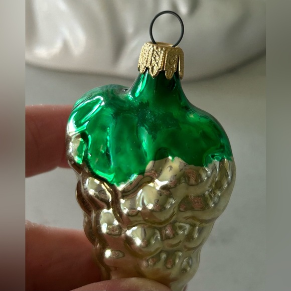 Golden Grape Cluster Glass Ornament Colombia - Picture 2 of 4
